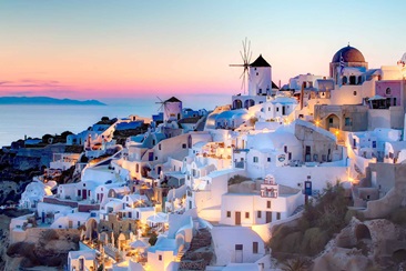 An image of the city of Santorini at sunset